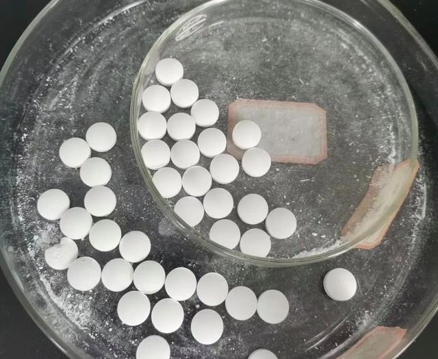 4种药片养花能“起死回生”，浇水时候放一片，壮根叶绿，长疯了