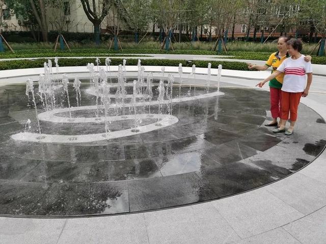这个“私家花园”突然开放！上海有390座口袋公园，街拍打卡不输武康路
