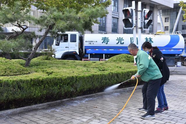 寿光园林建设集团：精细化绿化管护 养出如画秋景