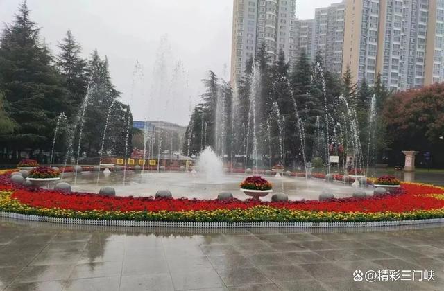 三门峡：13.7万盆鲜花装扮城市迎“双节”