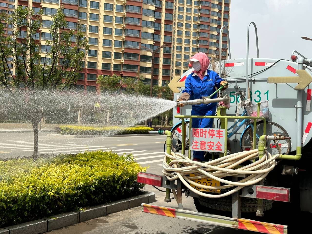 甘肃静宁：打造高颜值景观道路 让县城更靓丽