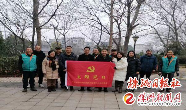 芦淞区园林绿化中心：补栽花卉“换新装” 增绿添苗正当时