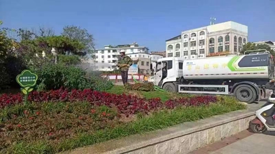 罗山县住建局园林绿化中心：秋季补植补栽 为城市增绿添彩