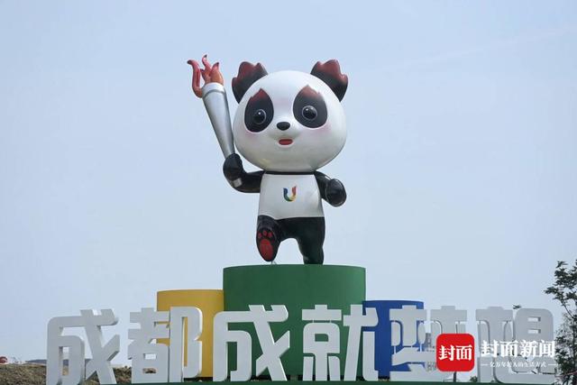 成都蜀都大道东新建一批大运会绿雕景观｜图集