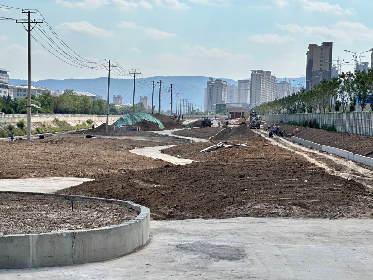 甘肃静宁：打造高颜值景观道路 让县城更靓丽