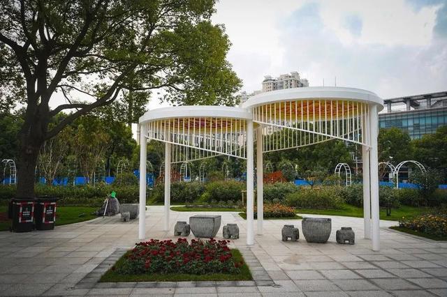这个“私家花园”突然开放！上海有390座口袋公园，街拍打卡不输武康路