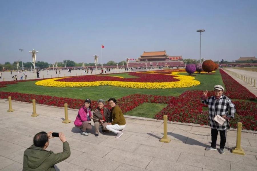 迎节日！天安门广场花卉景观上新