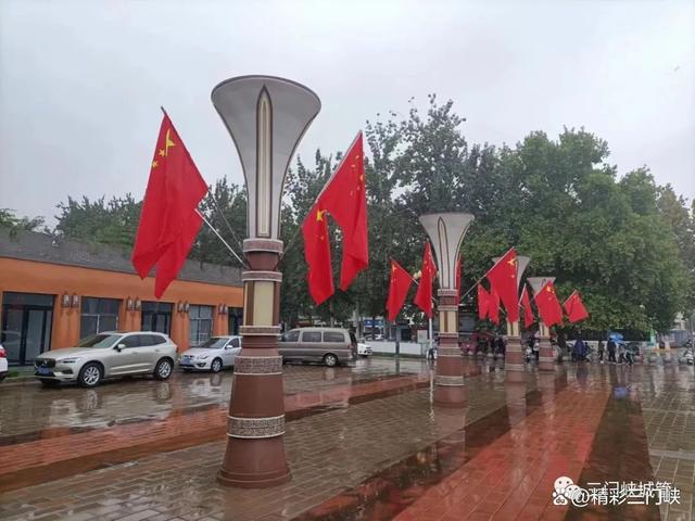 三门峡：13.7万盆鲜花装扮城市迎“双节”